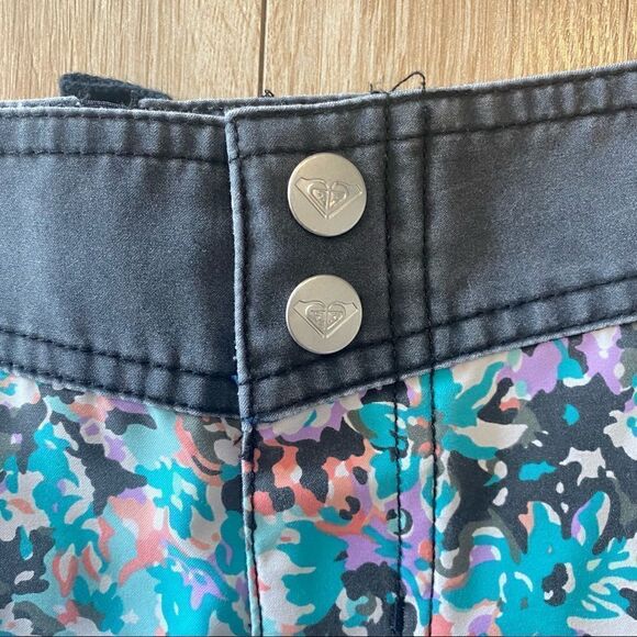 Roxy Floral Print Summer Beach Shorts - Picture 8 of 10